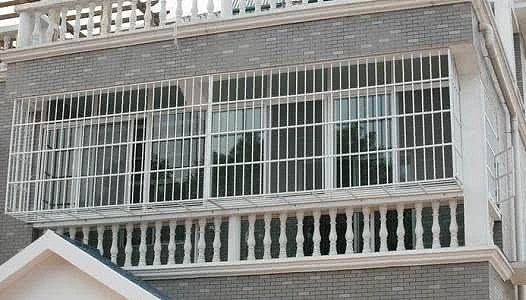 雙橋經開區明亮門窗 專業陽臺防盜網安裝，守護居家安全每一刻
